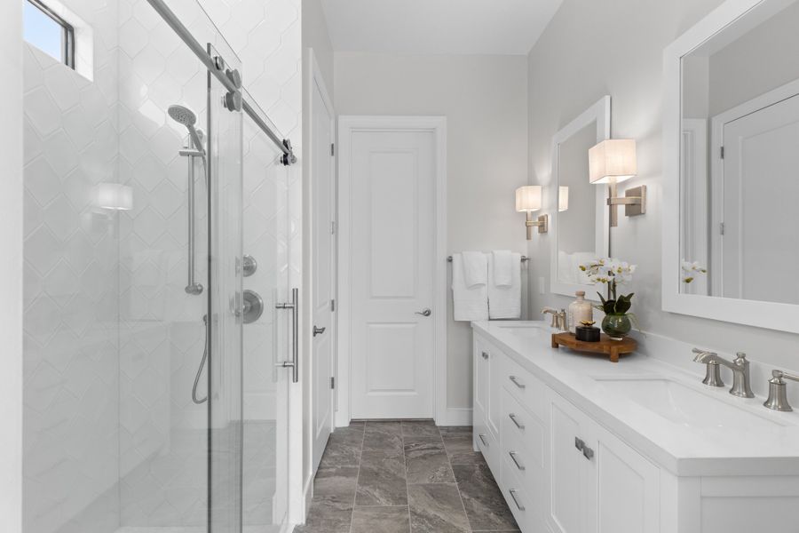 Primary bath with dual sinks Primary bath with dual sinks