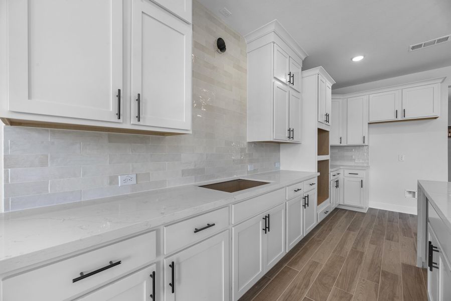 Furnished interior view inside a new home in Sienna, Missouri City (Image 5).