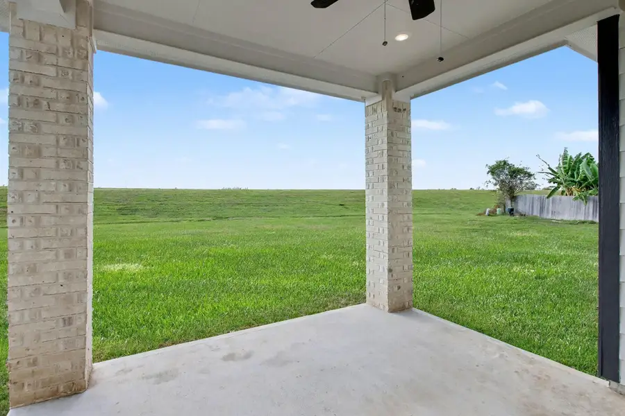 Exterior details and patio area of a home in Columbia Lakes, West Columbia (Image 22).