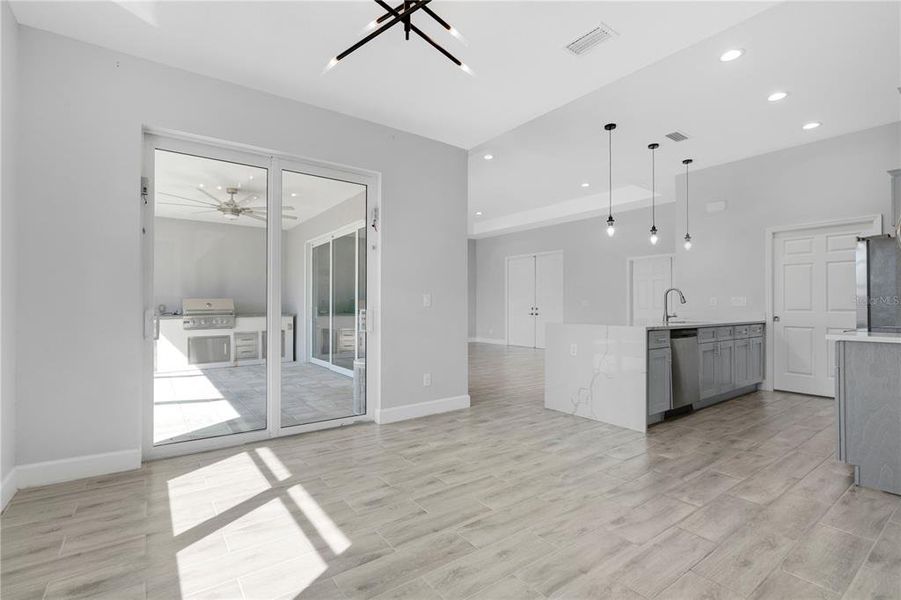 Spacious, unfurnished interior of a new home in , Cape Coral (Image 28).