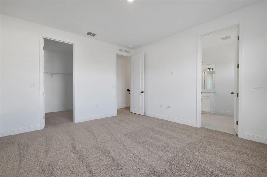 Spacious, unfurnished interior of a new home in , St. Cloud (Image 23).