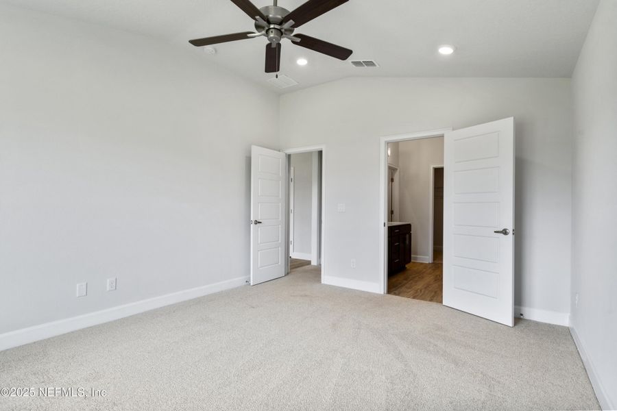 Spacious, unfurnished interior of a new home in Shadow Crest at Rolling Hills, Green Cove Springs (Image 10).