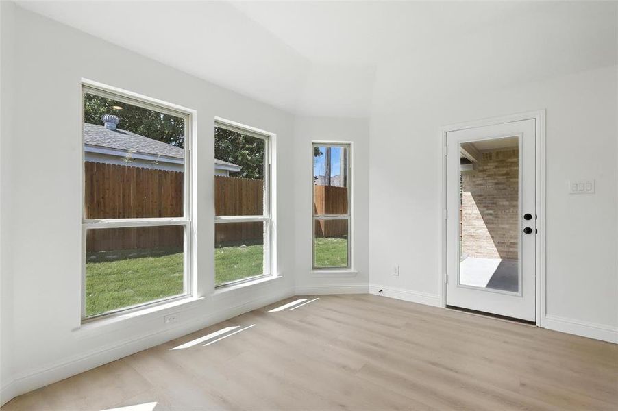 Spacious, unfurnished interior of a new home in Trail Creek, Cleburne (Image 16).