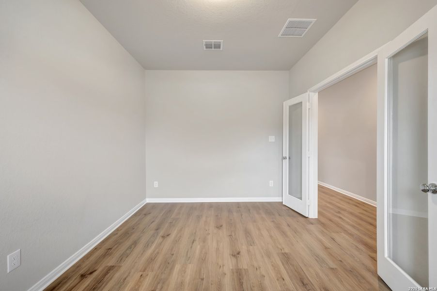 Spacious, unfurnished interior of a new home in Hunters Ranch, San Antonio (Image 41).
