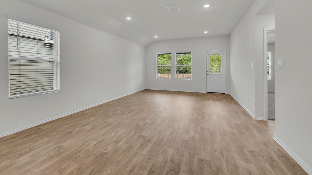 Spacious, unfurnished interior of a new home in Bollinger, Maxwell (Image 19).