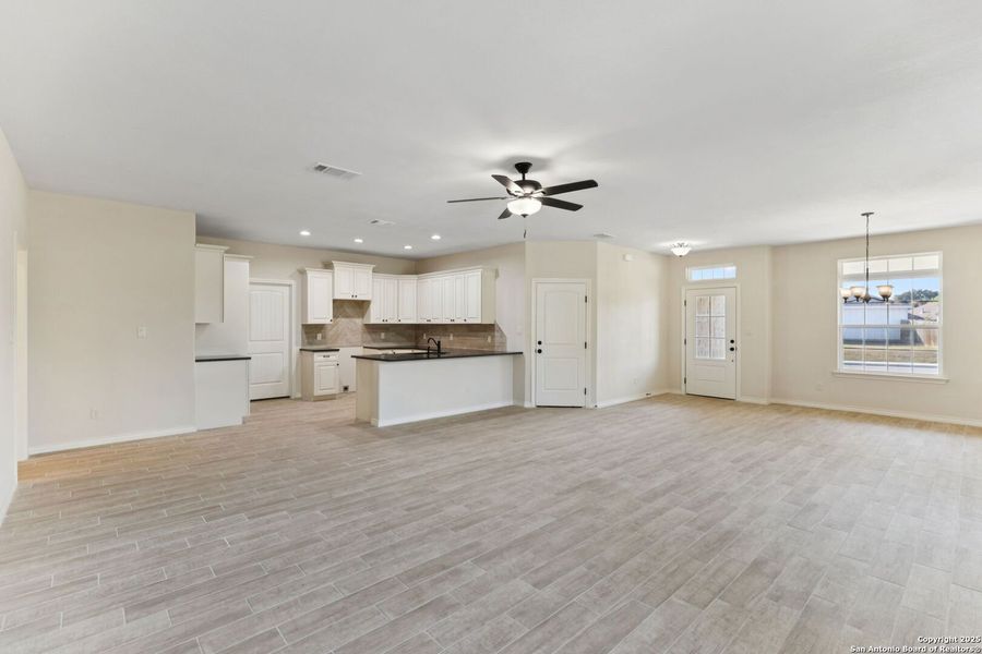 Spacious, unfurnished interior of a new home in , Seguin (Image 26).