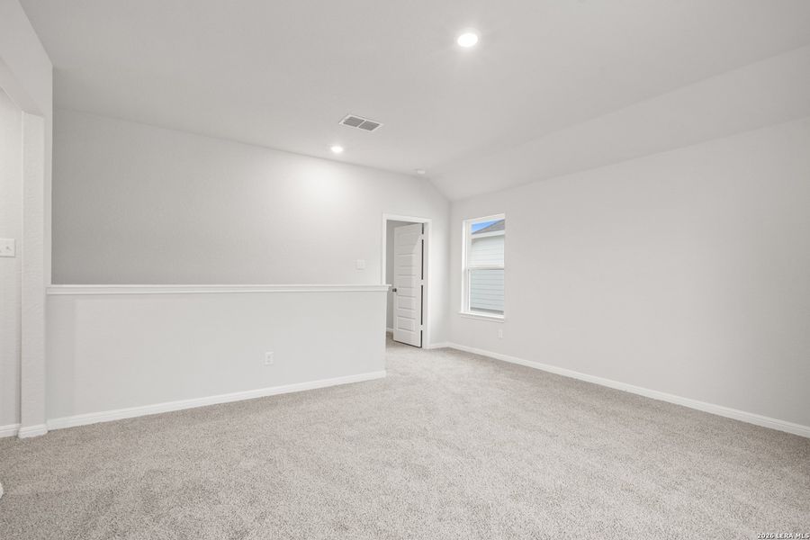 Spacious, unfurnished interior of a new home in Hunters Ranch, San Antonio (Image 21).