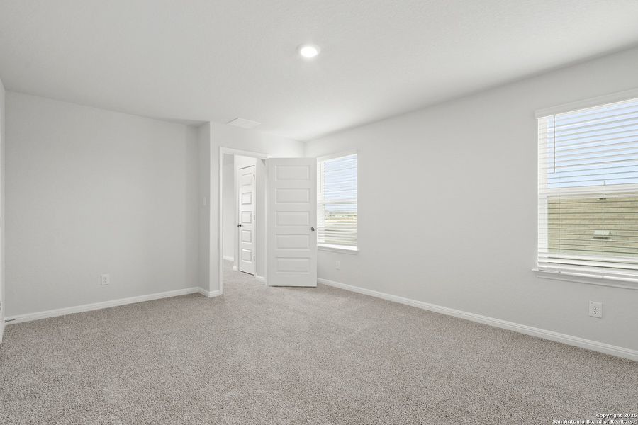 Spacious, unfurnished interior of a new home in Cinco Lakes, San Antonio (Image 24).