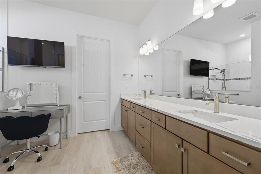 Furnished interior view inside a new home in , Orlando (Image 49).