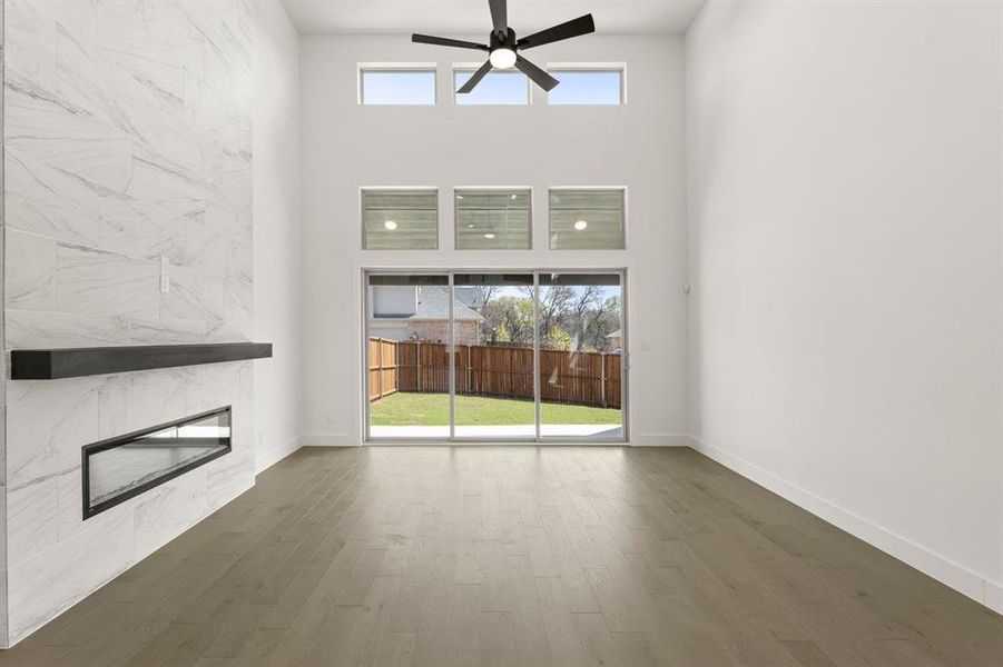 Spacious, unfurnished interior of a new home in Trails at Cottonwood Creek, Rowlett (Image 16).