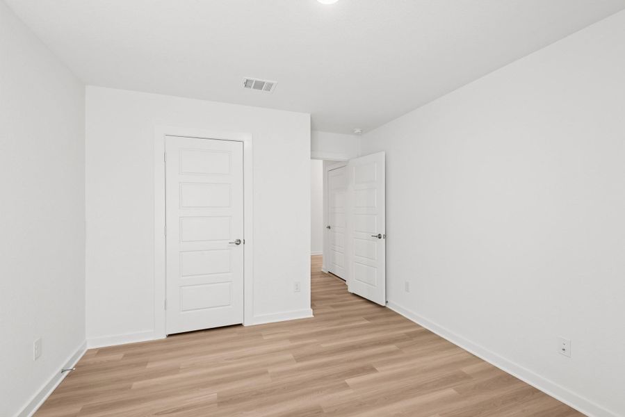 Spacious, unfurnished interior of a new home in Lago Mar, Santa Fe (Image 9). Spacious, unfurnished interior of a new home in Lago Mar, Santa Fe (Image 9).