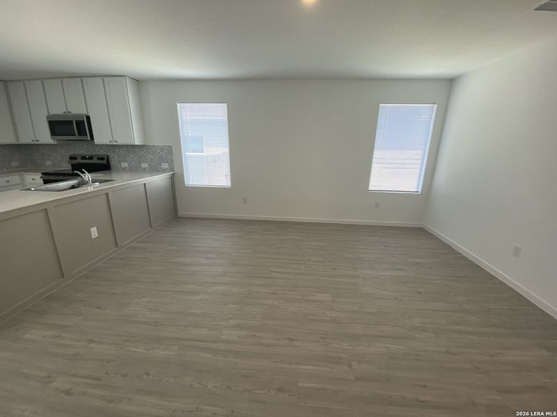 Spacious, unfurnished interior of a new home in , Seguin (Image 15).