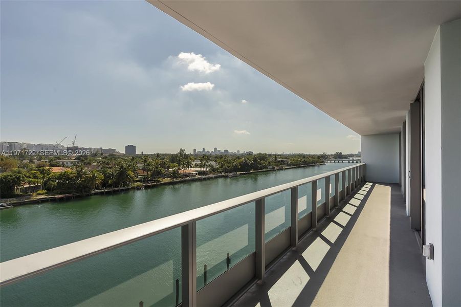 Condo located in Bay Harbor Islands, FL showcasing its design and architecture (Image 19).