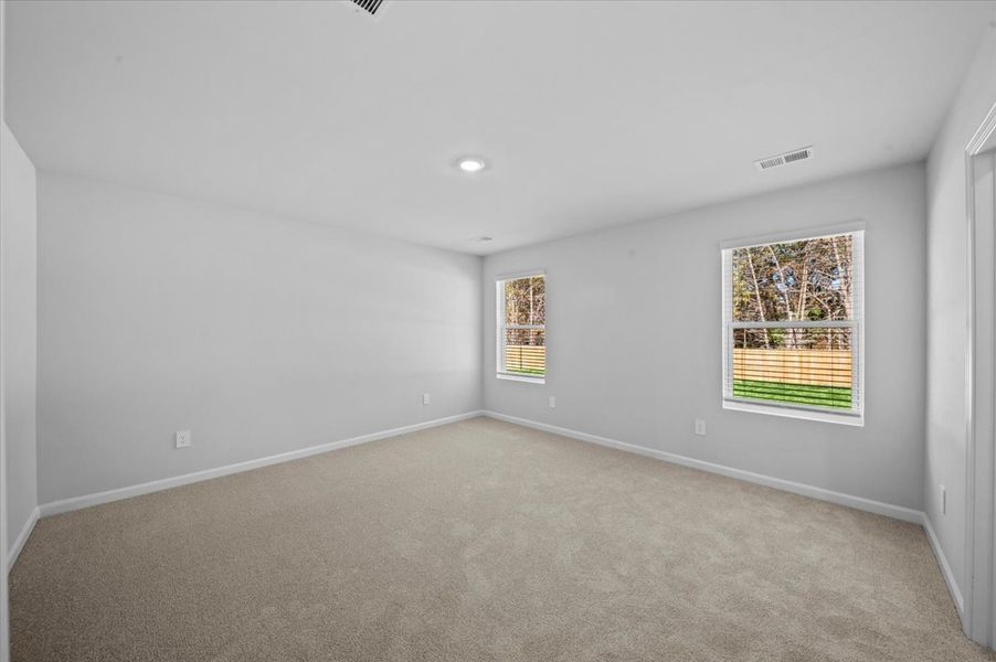 Spacious, unfurnished interior of a new home in Village at White Pine, Pendleton (Image 15).