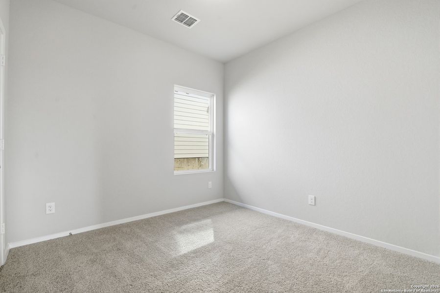 Spacious, unfurnished interior of a new home in Hunters Ranch, San Antonio (Image 27).