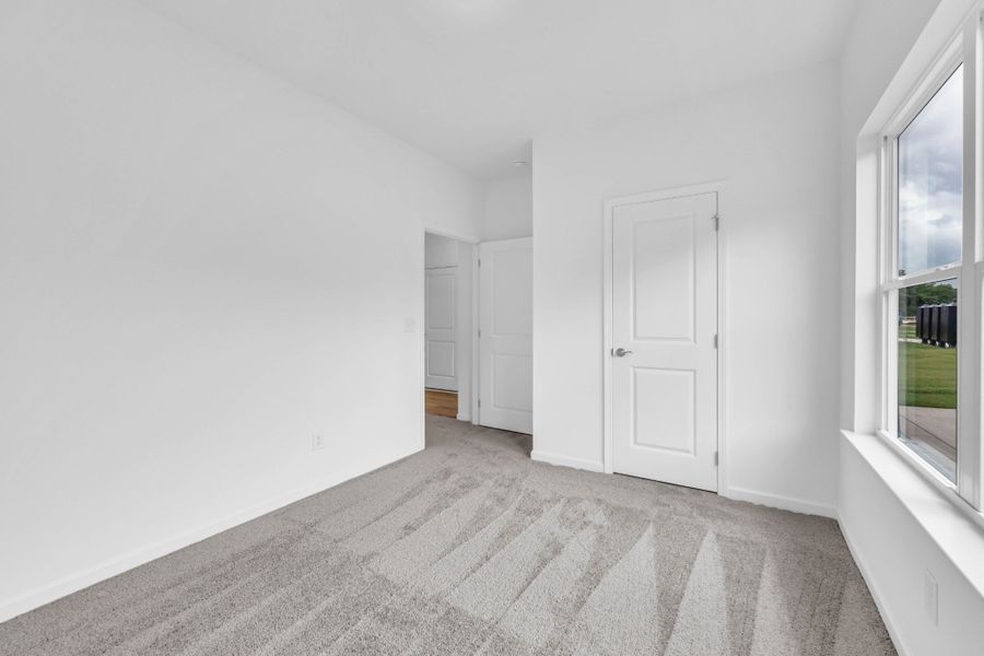 Spacious, unfurnished interior of a new home in Cantigny Park, Clarksville (Image 8).