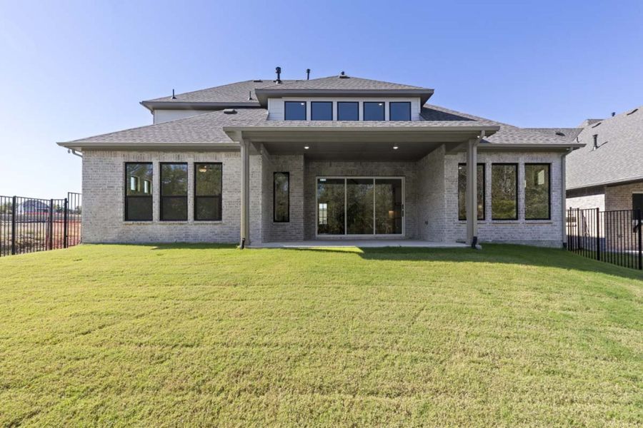 Exterior details and patio area of a home in Park Hills, Rockwall (Image 3).