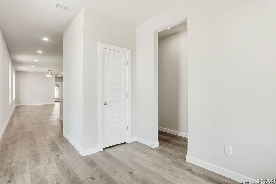Spacious, unfurnished interior of a new home in Fairway Crossing 40s, San Antonio (Image 32). Spacious, unfurnished interior of a new home in Fairway Crossing 40s, San Antonio (Image 32).