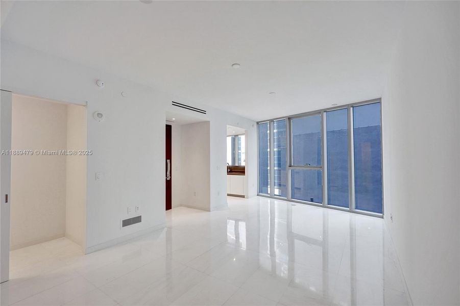 Spacious, unfurnished interior of a new home in , Miami (Image 26).