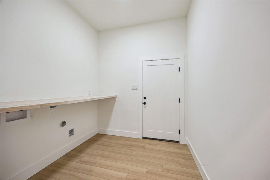 Spacious, unfurnished interior of a new home in , Santa Fe (Image 26).