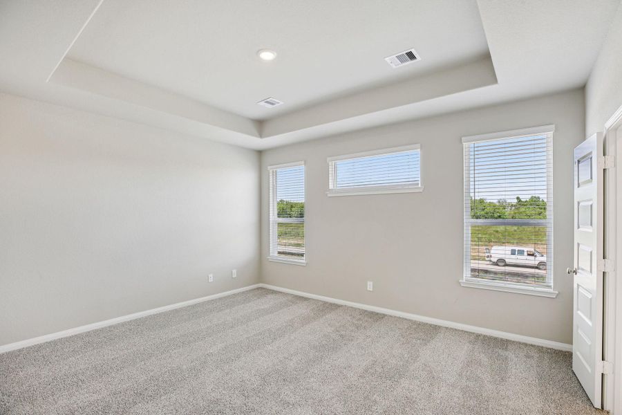 Spacious, unfurnished interior of a new home in Kemah Crossing - Luxe Series, Kemah (Image 31).