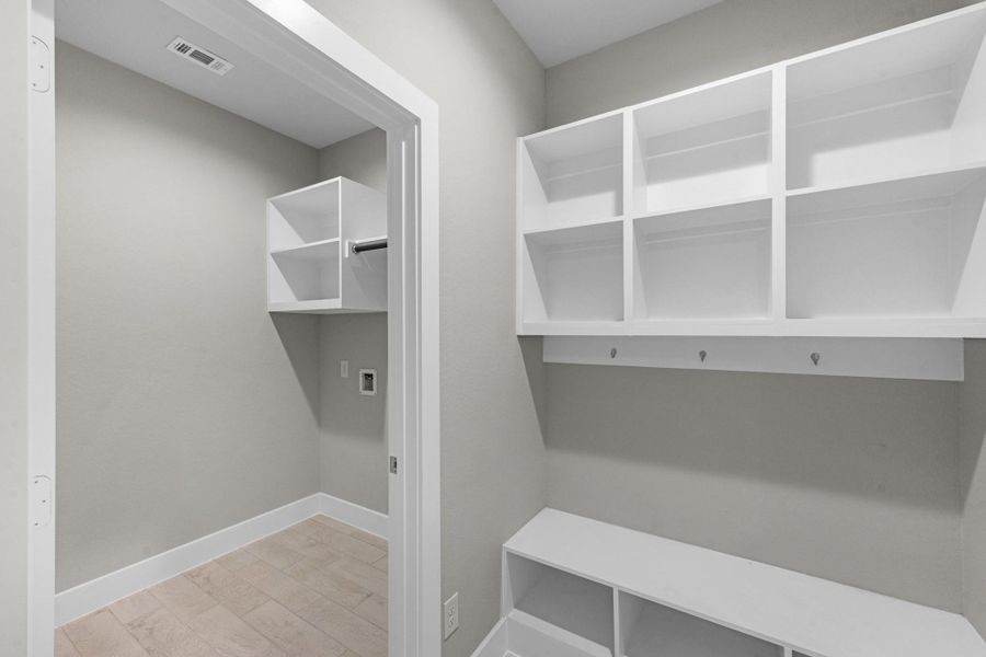 Spacious, unfurnished interior of a new home in Morton Creek Ranch, Katy (Image 19).