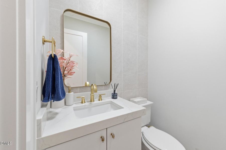 2812 theresa eileen way-40