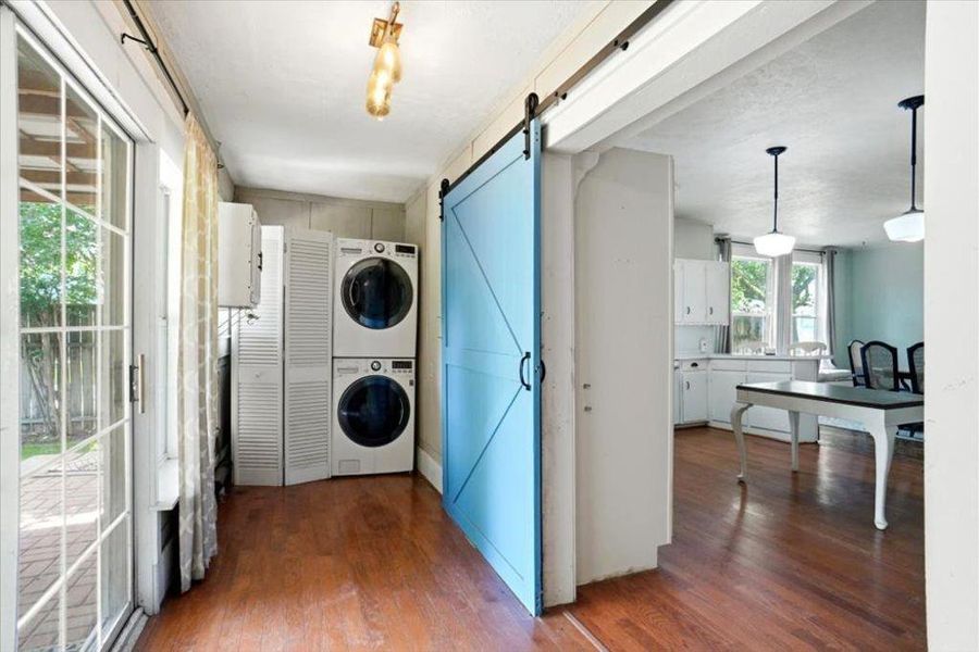 Furnished interior view inside a new home in , Itasca (Image 35).