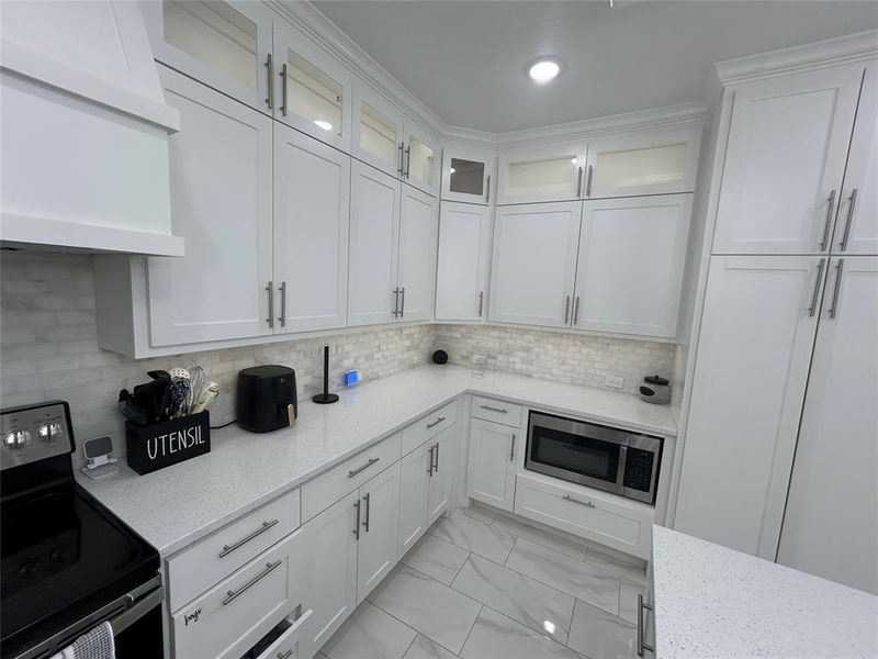 Furnished interior view inside a new home in , Mabank (Image 2).