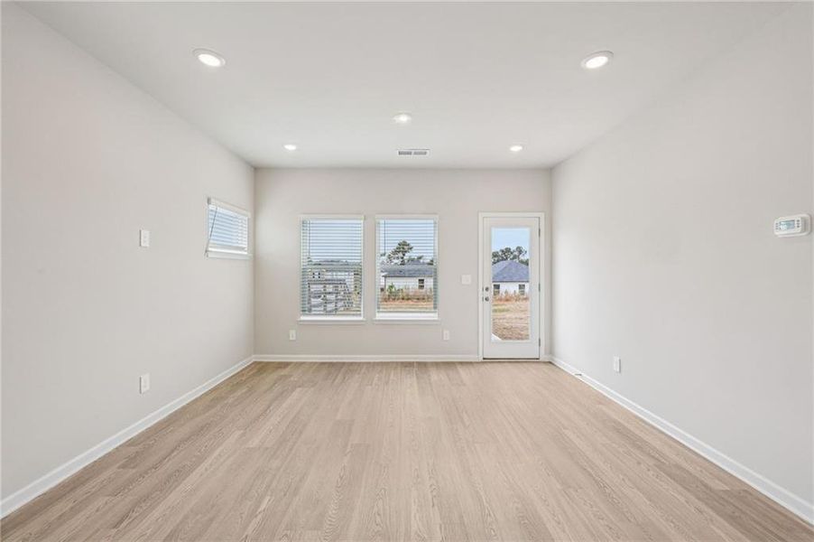 Spacious, unfurnished interior of a new home in Hawthorne Station, College Park (Image 21).
