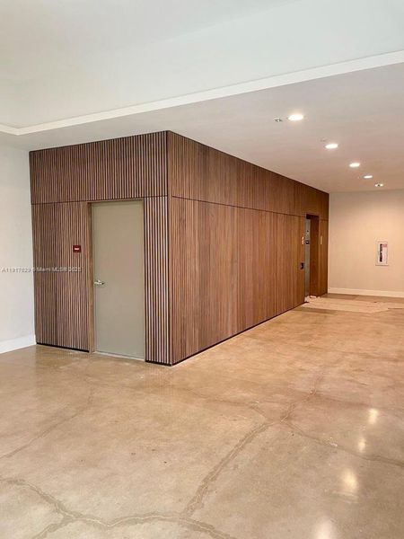 Spacious, unfurnished interior of a new home in , Hollywood (Image 15).