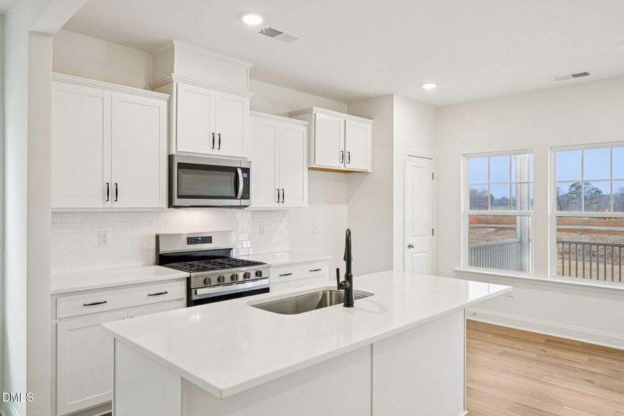10-web-or-mls-Willow Cameron Wy-S0502-01