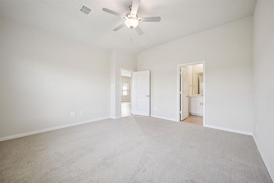 Spacious, unfurnished interior of a new home in Eastridge - Signature Series, McKinney (Image 26).