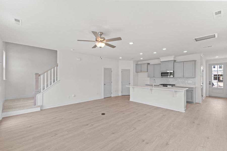 Representative unfurnished interior of a home built from the The Hemlock by RobuckHomes in Kennebec Crossing, Angier (Image 159).
