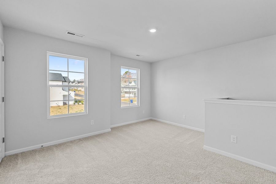 Spacious, unfurnished interior of a new home in Hanes Lake, Winston-Salem (Image 31).