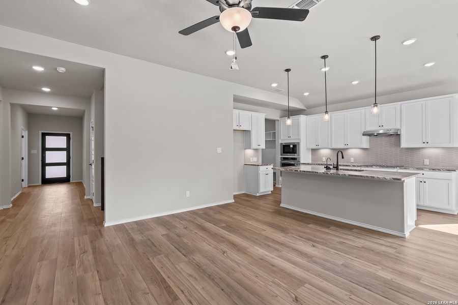 Spacious, unfurnished interior of a new home in Royal Crest, San Antonio (Image 36).