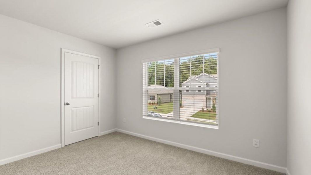 Spacious, unfurnished interior of a new home in Oaks at Cedar Grove, Fairburn (Image 18).