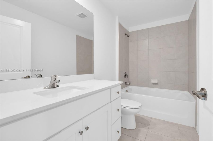 Furnished interior view inside a new home in , Cape Coral (Image 6). Furnished interior view inside a new home in , Cape Coral (Image 6).