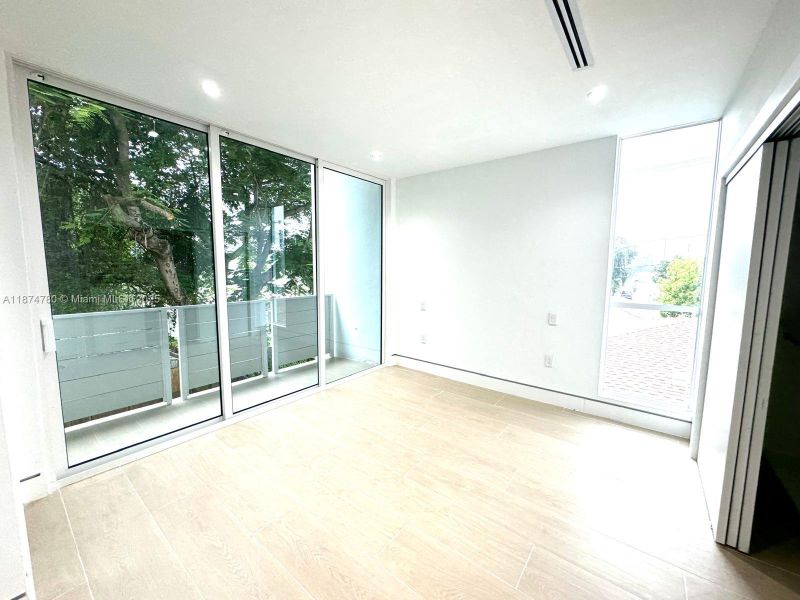 Spacious, unfurnished interior of a new home in , Miami (Image 19).