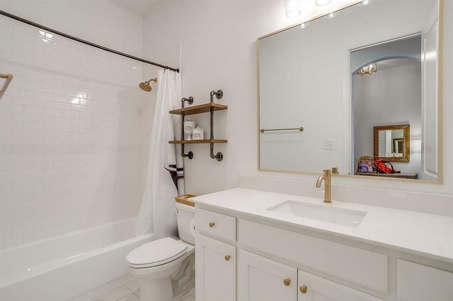 Furnished interior view inside a new home in , Aledo (Image 16).