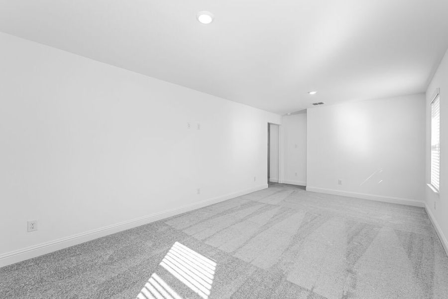 Spacious, unfurnished interior of a new home in South Oak 50s, Oak Point (Image 14).