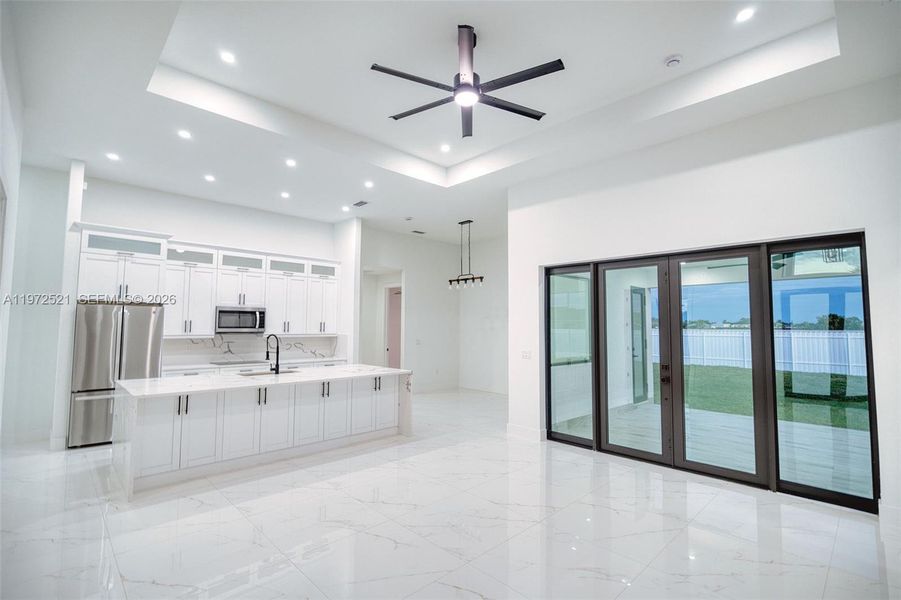 Spacious, unfurnished interior of a new home in , Cape Coral (Image 13).