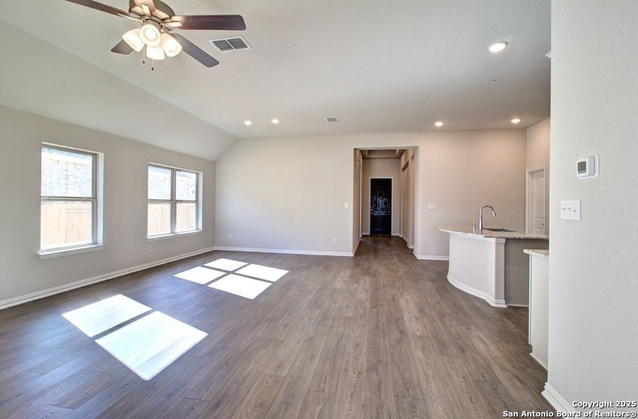 Spacious, unfurnished interior of a new home in Meyer Ranch – Premier, New Braunfels (Image 17). Spacious, unfurnished interior of a new home in Meyer Ranch – Premier, New Braunfels (Image 17).