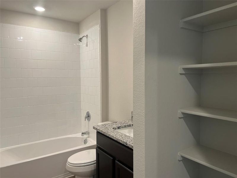 Furnished interior view inside a new home in Park Meadows, Lorena (Image 4).