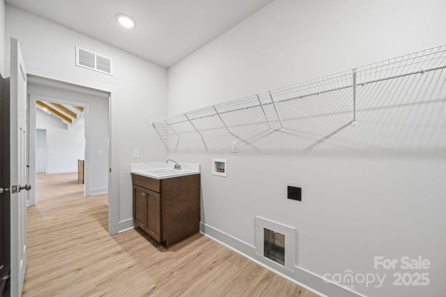 Mud/Laundry Room