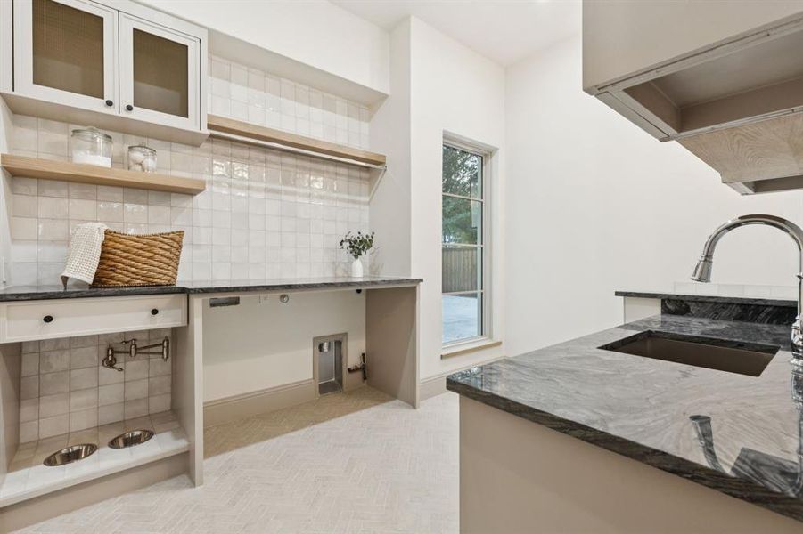 Furnished interior view inside a new home in , Dallas (Image 24). Furnished interior view inside a new home in , Dallas (Image 24).