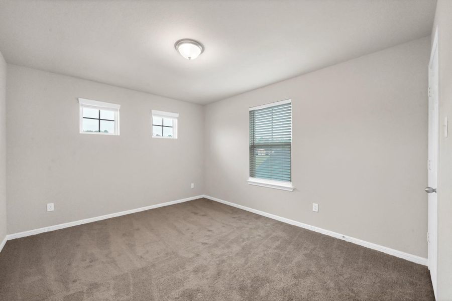 Spacious, unfurnished interior of a new home in Woodland Lakes, Houston (Image 27).