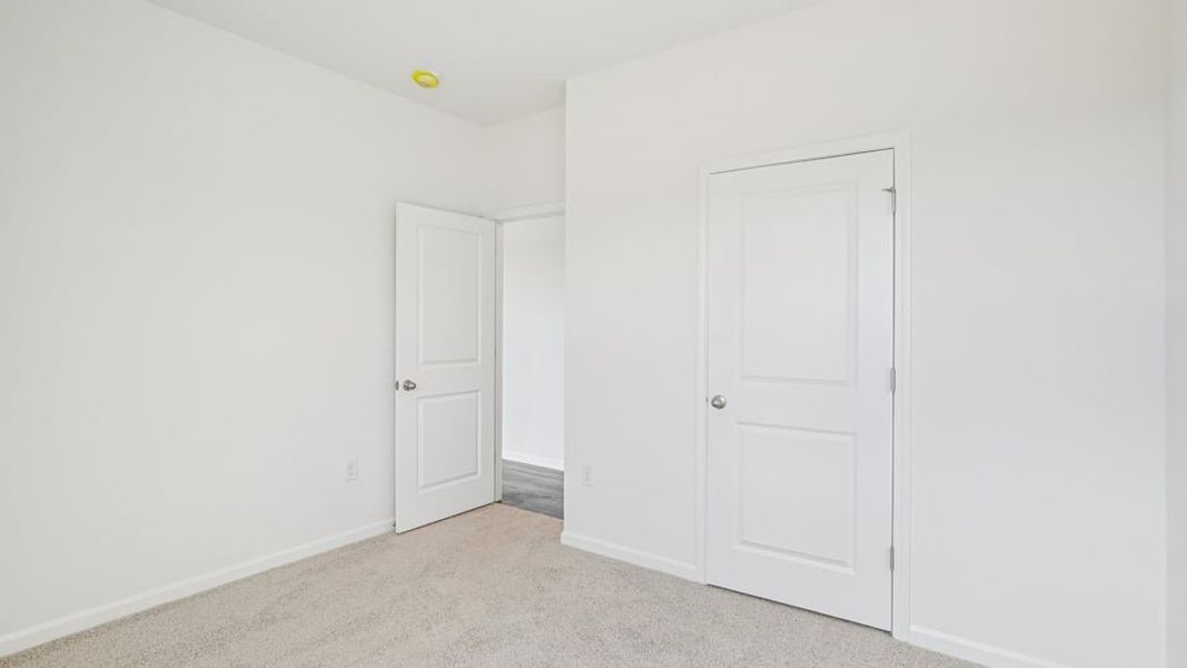 Spacious, unfurnished interior of a new home in Cross Creek, Spring Lake (Image 23).