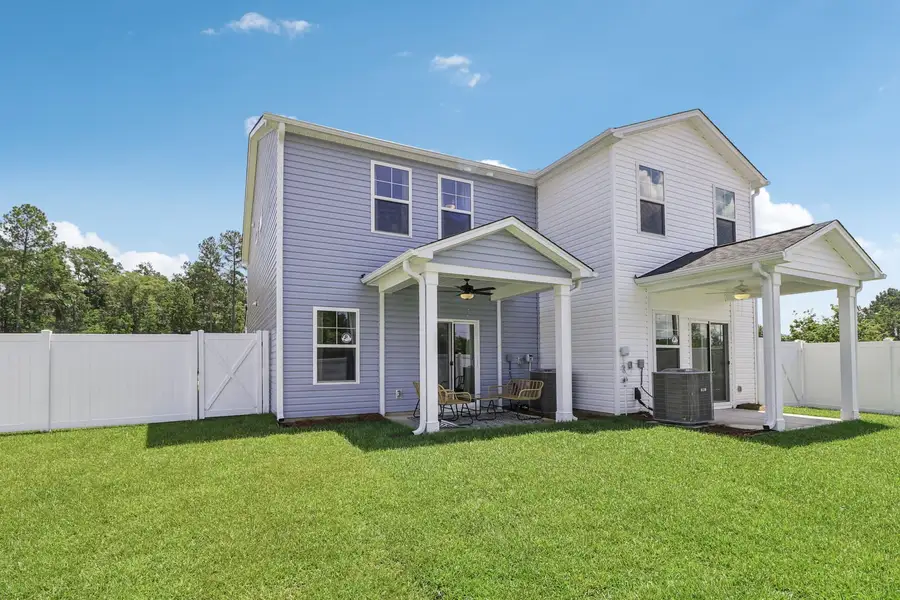 Representative exterior details of a home built from the South Wind by Stanley Martin Homes in Walkers Trail, Lexington (Image 4).