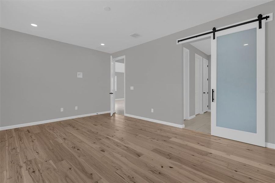 Spacious, unfurnished interior of a new home in Seasons at Lakeside Forest, Tavares (Image 45).